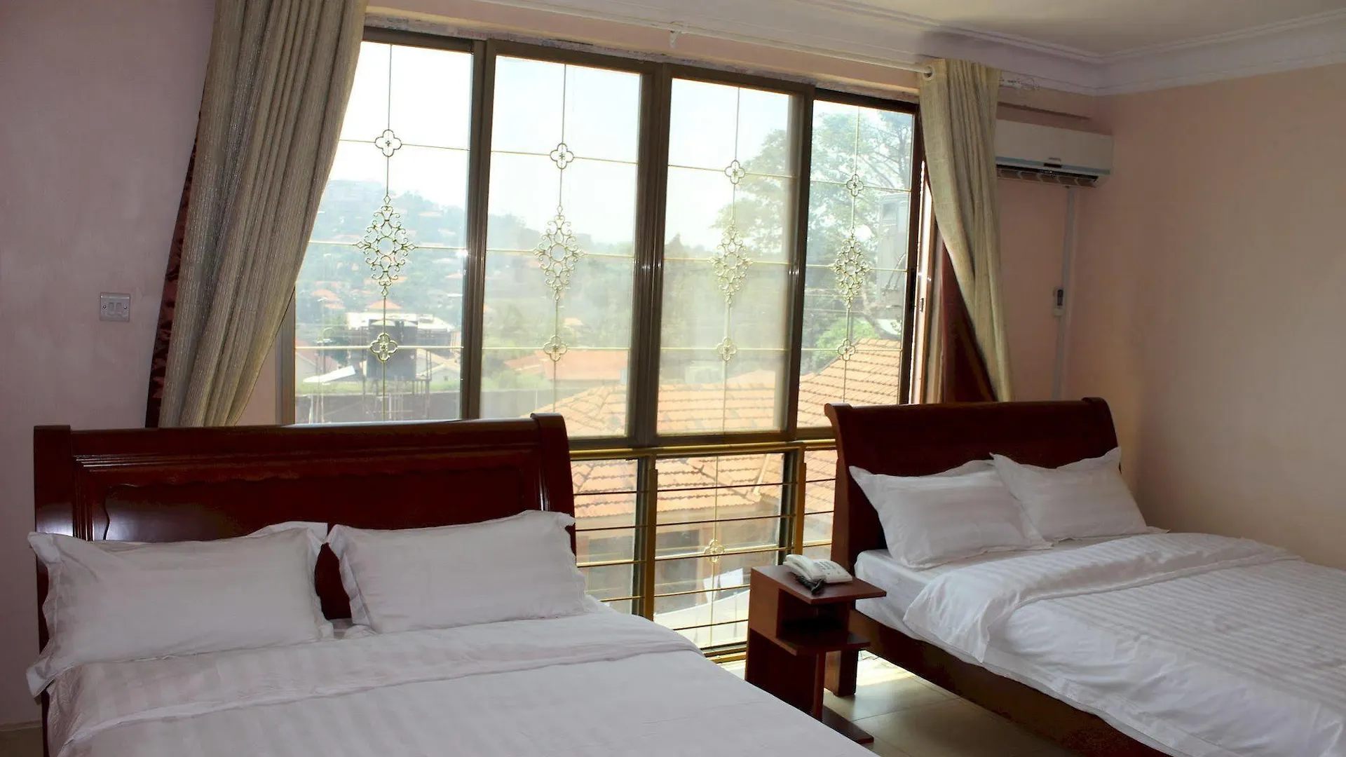 Eight Winx Hotel Kampala 3*,